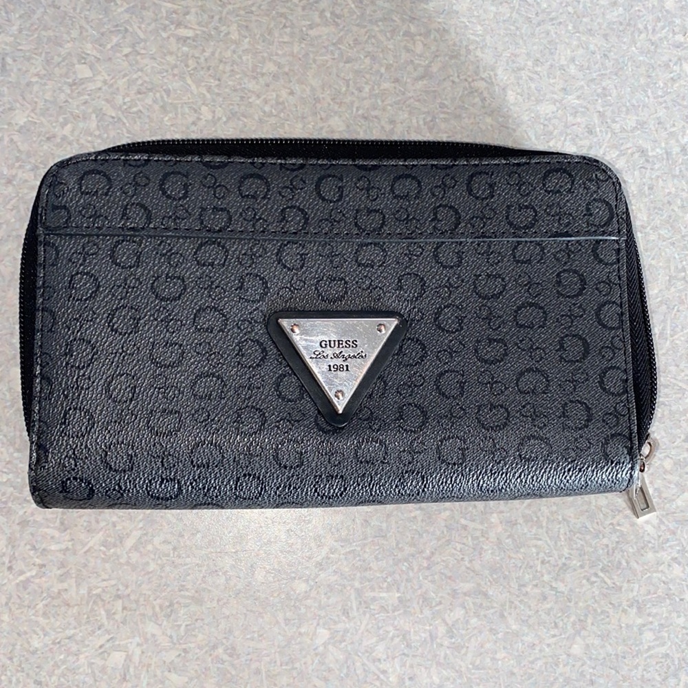 *SOLD* Guess wallet